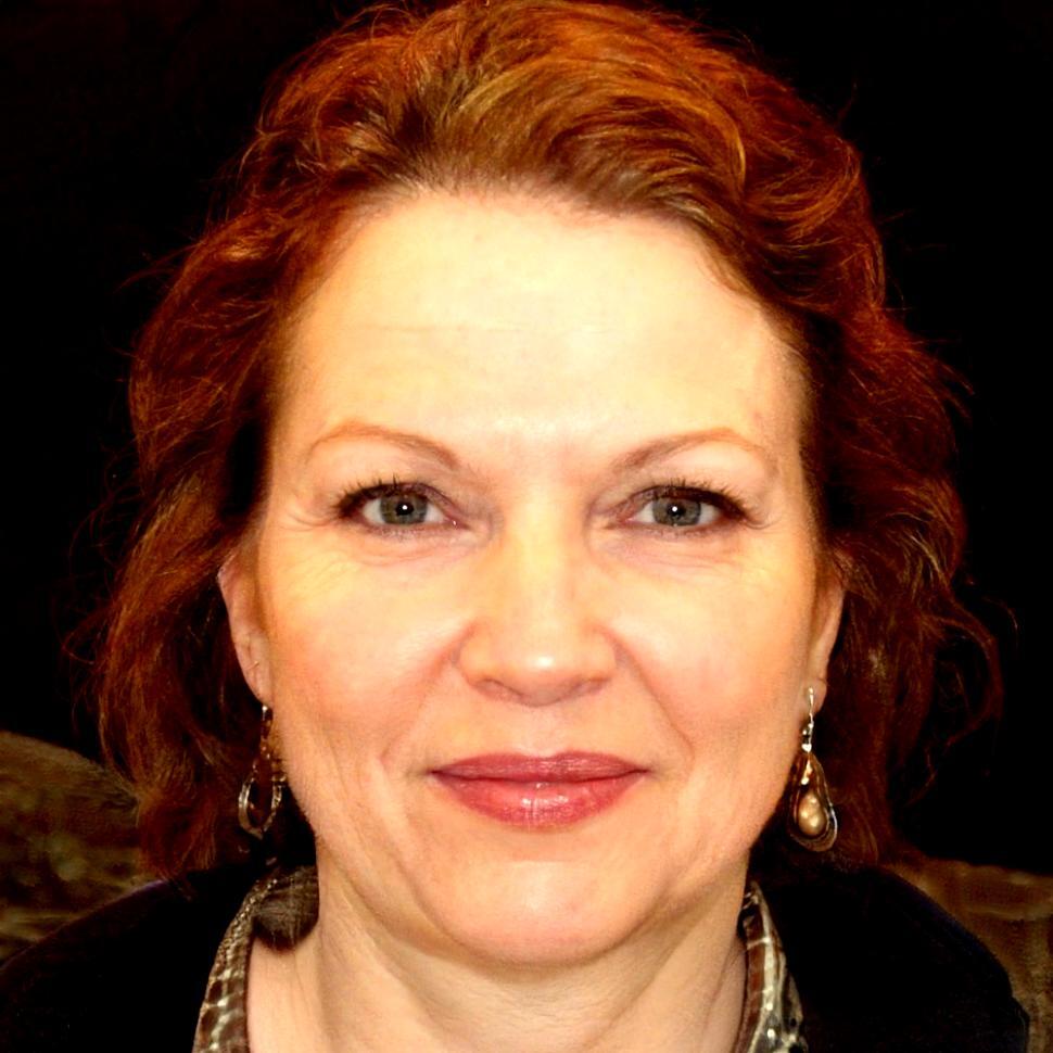 Facilitátorka pracuje se skupinou na online workshopu